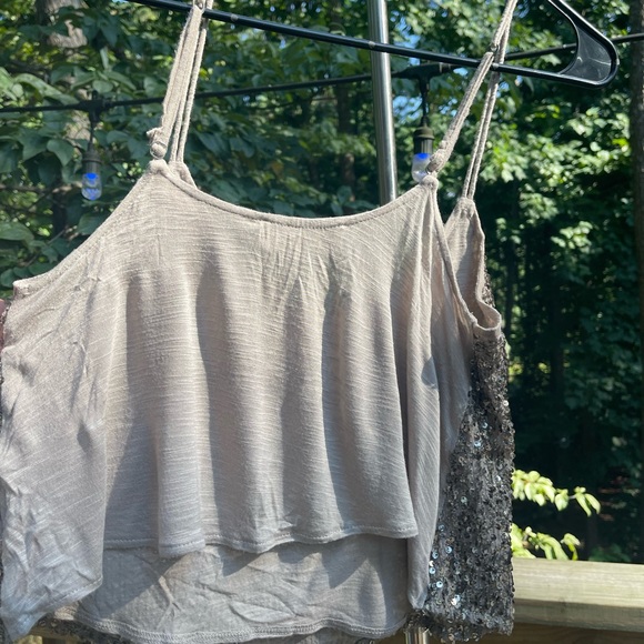 Abercrombie women’s sequined cropped tank top. - Picture 4 of 4